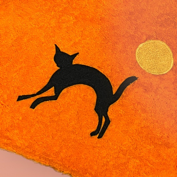 Lot/2 𝑯𝒂𝒏𝒅𝒎𝒂𝒅𝒆 Halloween Hand Towels - Picture 4 of 13